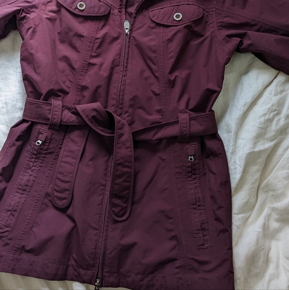 The North Face Fall Wine Raspberry Windbreaker with Removable Hood - Picture 9 of 10